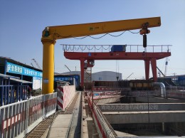 重型旋臂起重機